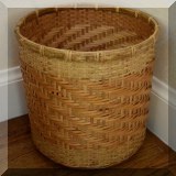 D096. Rattan waste bin.